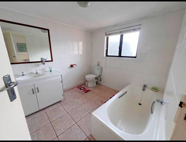 2 BEDROOM APARTMENT FOR SALE IN LAWRENCE ROCKS
